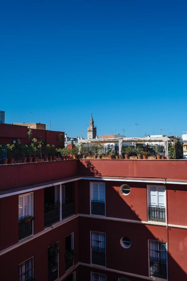 Lirio Suite Apartment - Private Parking Included Sevilla Bagian luar foto