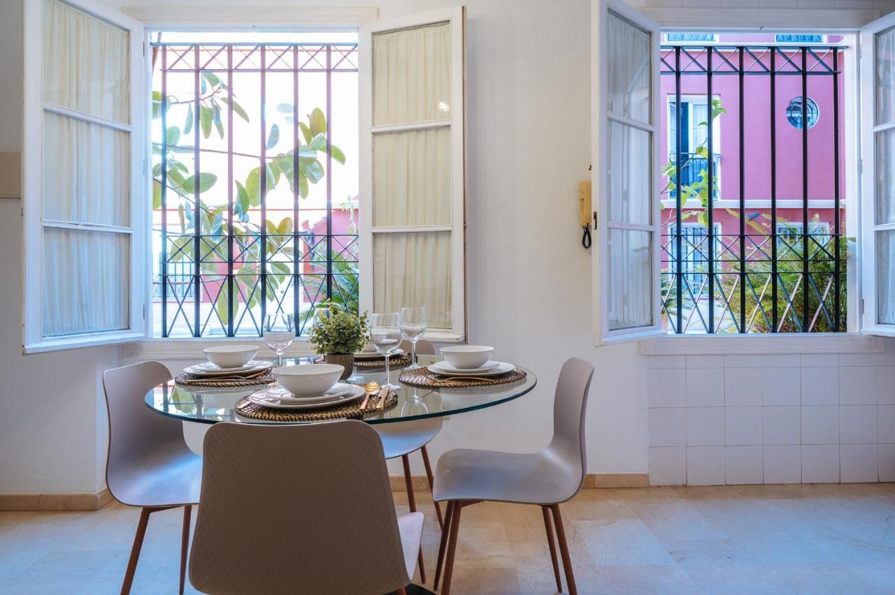 Lirio Suite Apartment - Private Parking Included Sevilla Bagian luar foto