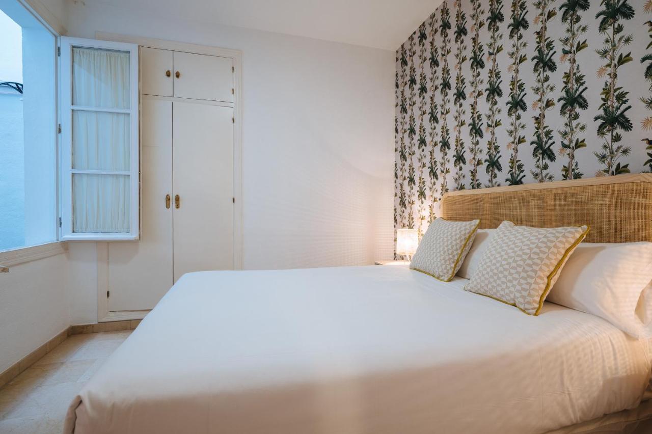 Lirio Suite Apartment - Private Parking Included Sevilla Bagian luar foto