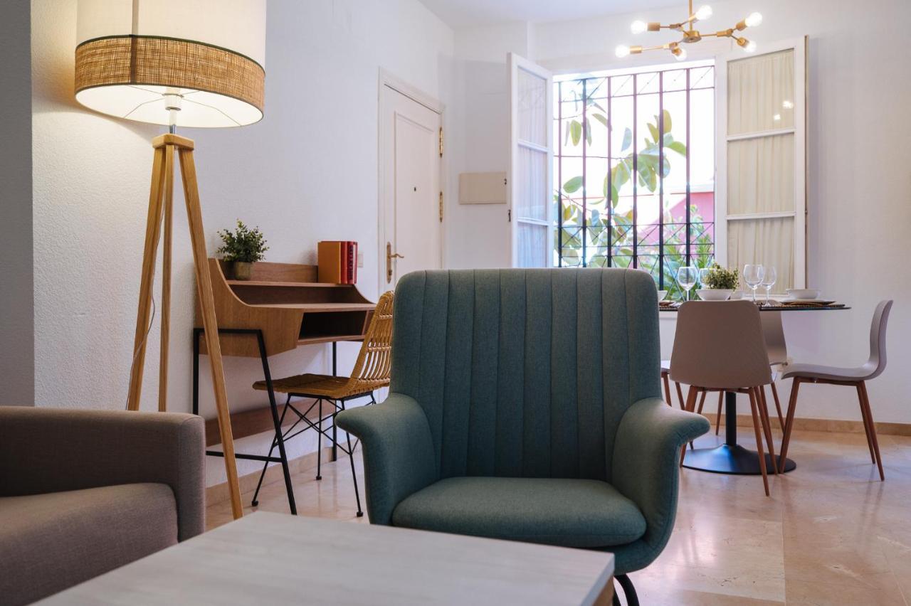 Lirio Suite Apartment - Private Parking Included Sevilla Bagian luar foto