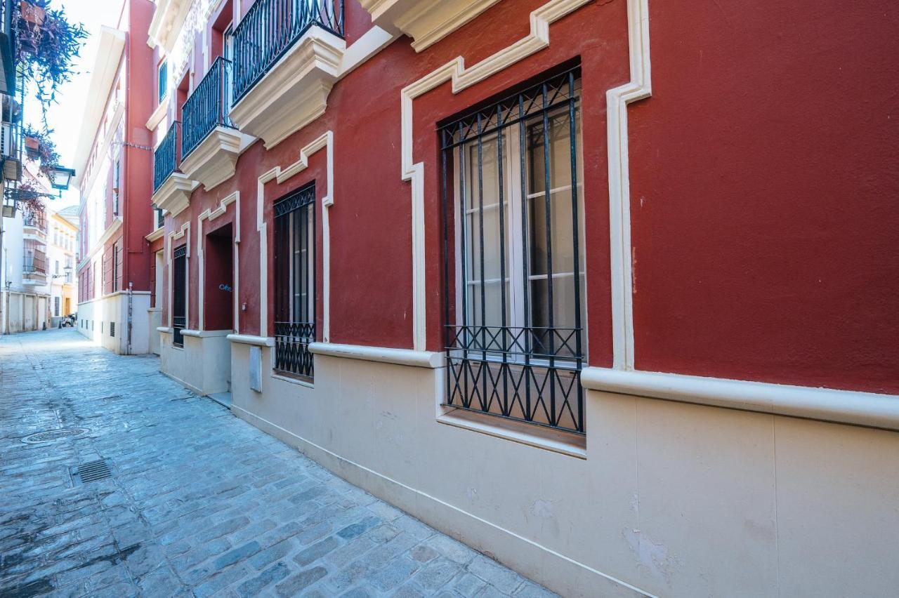Lirio Suite Apartment - Private Parking Included Sevilla Bagian luar foto