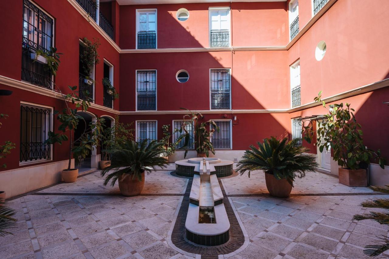 Lirio Suite Apartment - Private Parking Included Sevilla Bagian luar foto